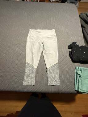Mondetta White and Grey Patterned Mesh Crop Leggings